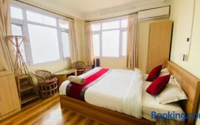 SPOT ON 393 Himalayan Sunrise