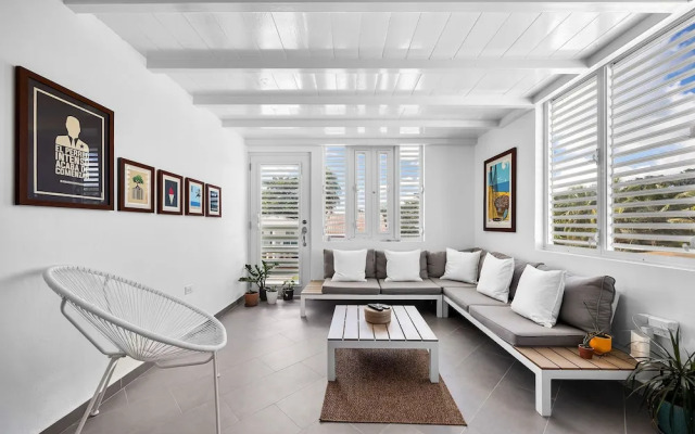 Golf Course Access Balcony Infinity Pool