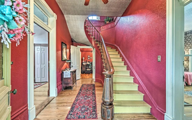 The Lilly House: Historic Glen Rose Home w/ Porch!