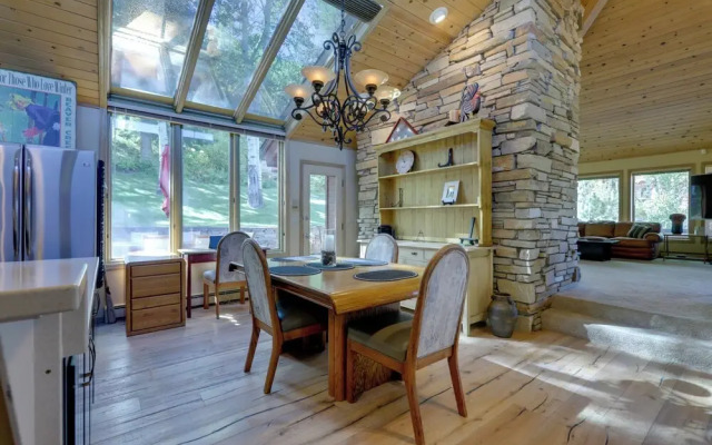 Vail 'treehouse' + Hot Tub, Sauna & Mtn Views