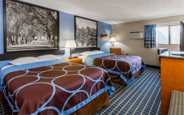 Super 8 by Wyndham Iowa City/Coralville