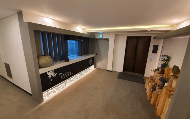 Owl Hotel