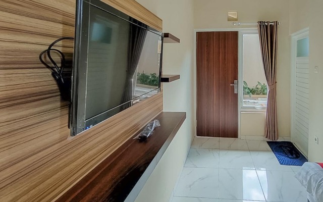 RedDoorz near BNS Batu