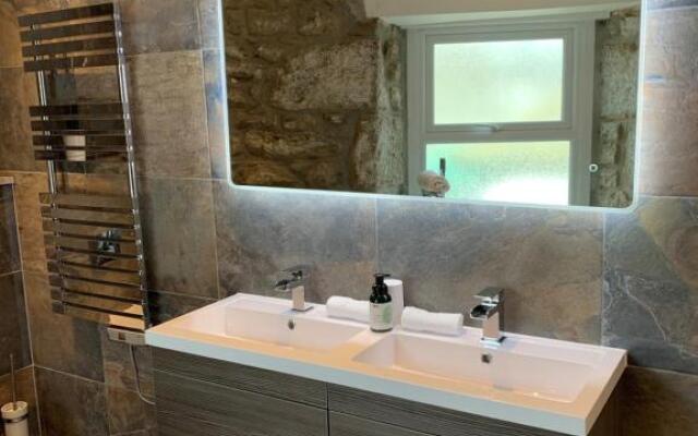 Modern studio apartment with stunning views!