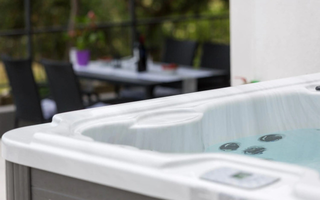 Apartments Lidija - see view with private hot tub and split level apartment with garden