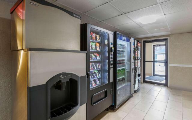 Quality Inn & Suites Des Moines - Merle Hay Road
