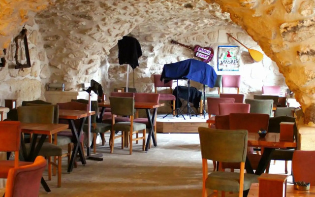 Mons Masius Hotel