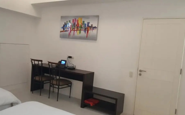Twin Oaks Place Units