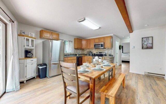 Modern Oversized Poconos Chalet 5BR