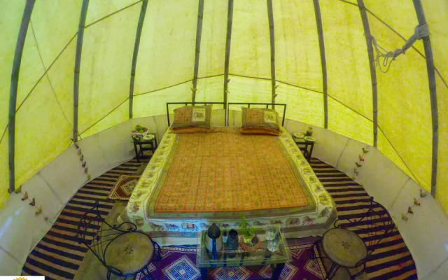 Umaid Safaris & Desert Lodge