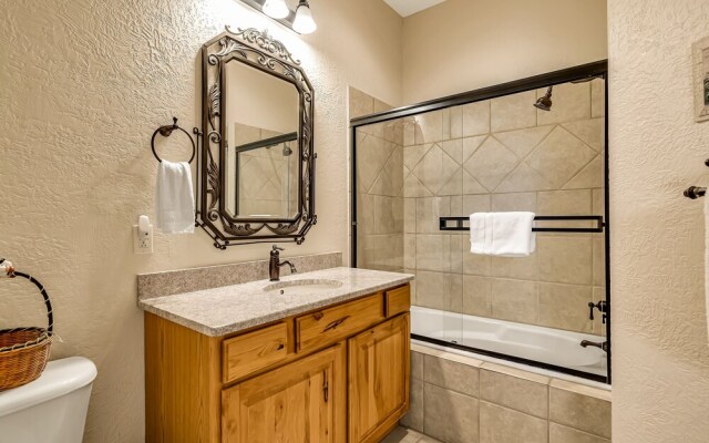 Scenic Terrace 2 Bedroom Condo by Redawning