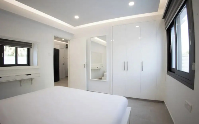Phaedrus Living Luxury Mackenzie Flat