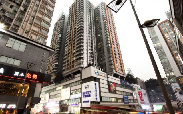 Chongqing Ruika Apartment (Guanyinqiao Pedestrian Street Haochi Street)
