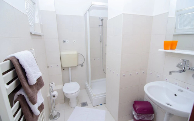 Guest house Halvat