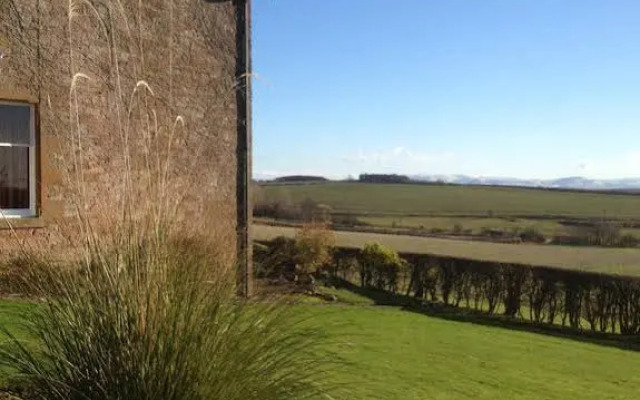 Whitehouse Country House