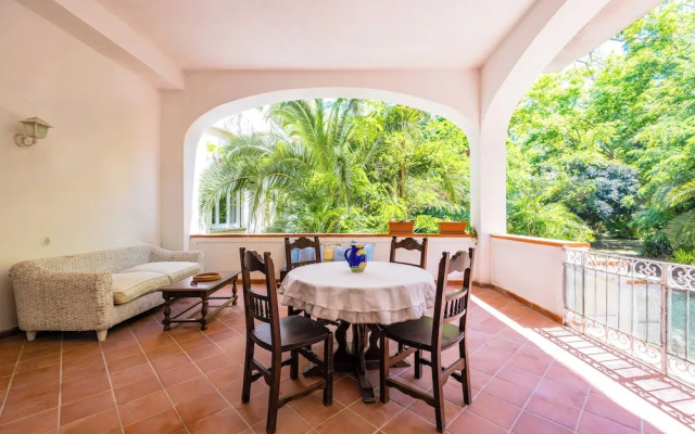 Villa Villari Terrace and Patio by Napoliapartments