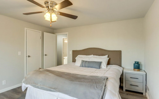 Lakefront Rogers Retreat w/ Grill & Spacious Deck