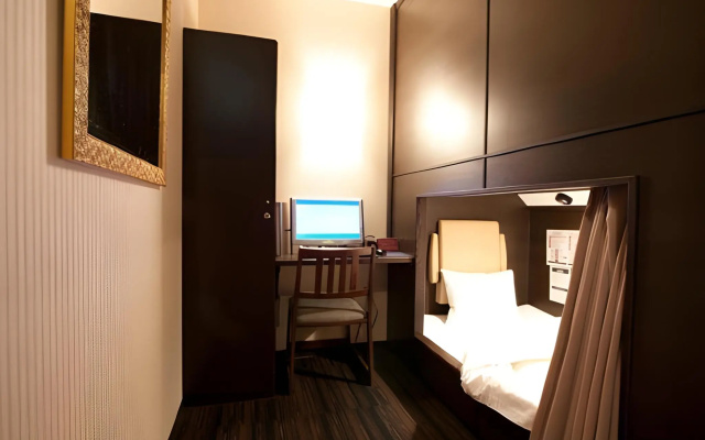 HEARTS Capsule Hotel & Spa Nakasu (Male Only) – Guest Rooms – Fukuoka