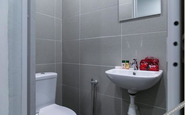 Colour Hotel by OYO Rooms