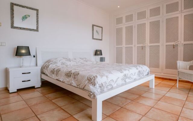 Luxurious, Detached Villa With Swimming Pool 10 Persons