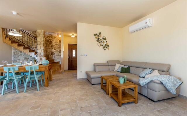 Rustic Villa Viamare