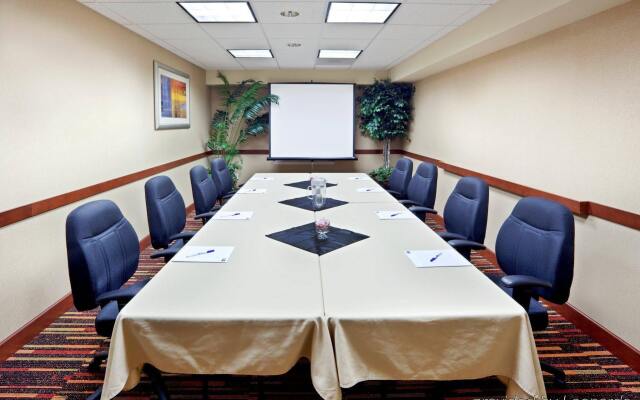 Holiday Inn Express Suites Sumner by IHG