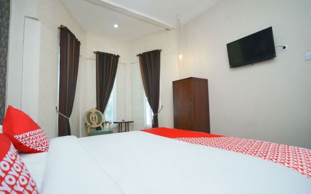 OYO 1239 Mojokerto Classic Residence