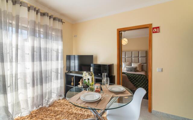 Faro Airport Flat 4 by Homing
