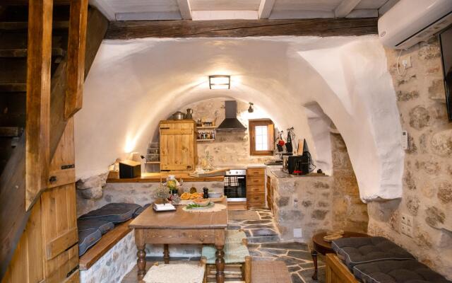 Dandy Villas Tower House Built in 17th Century Pool