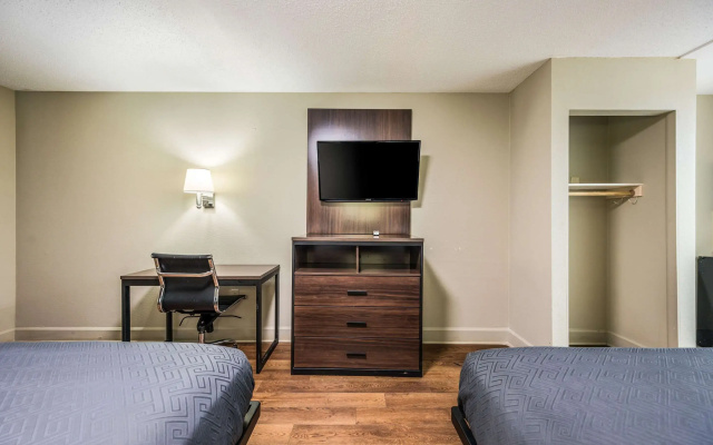 Econo Lodge Inn & Suites Huntsville University Area