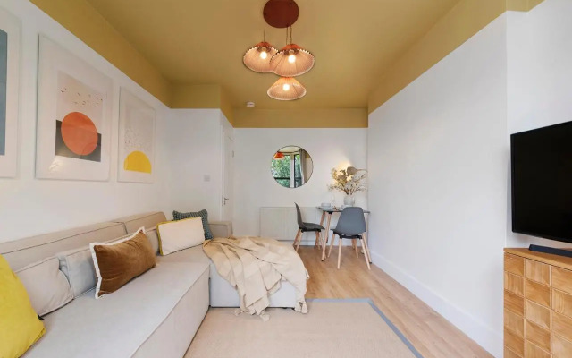 Peaceful Crouch Hill Flat by MoreThanStays