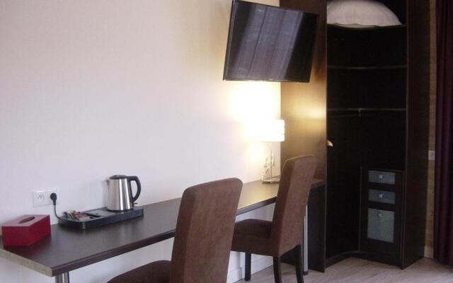 Hôtel Les Voisins Beaucemaine