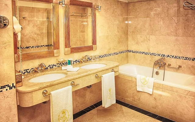 Luxury Family  Royal Palace