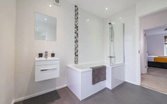 The Elk Suite Sasco Apartments