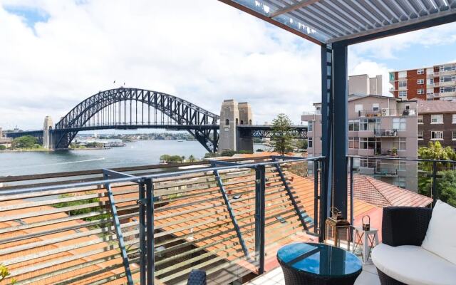 2 Bedroom Home in Kirribilli With a Great View