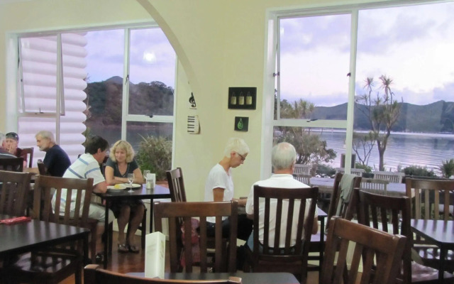 Tipi and Bob's Waterfront Lodge