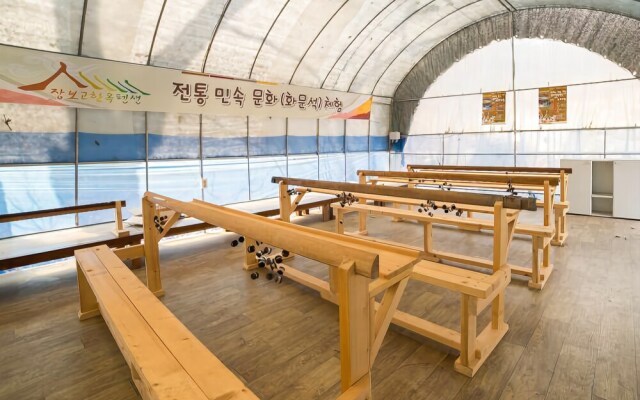 Ganghwa Jangbogo Hanok Pension