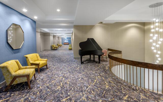 Holiday Inn & Suites Pittsfield-Berkshires by IHG