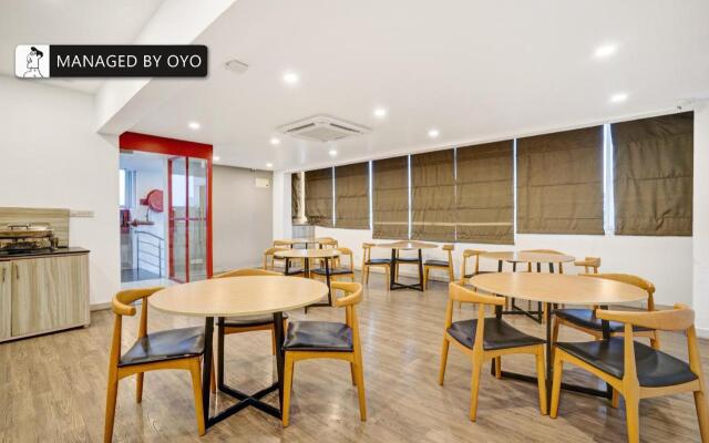 Super Oyo Townhouse Oak Spruce Hotels A2 Indiranagar