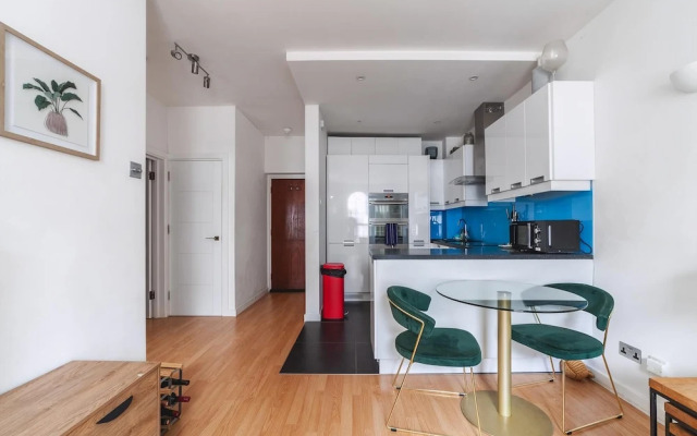 Rotherhithe Riverside Flat