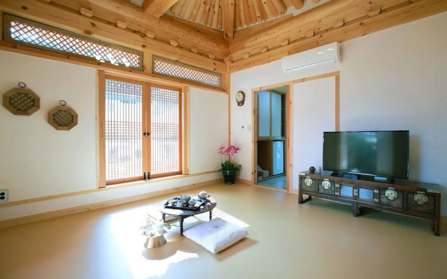 Wiyeonjae Hanok Stay