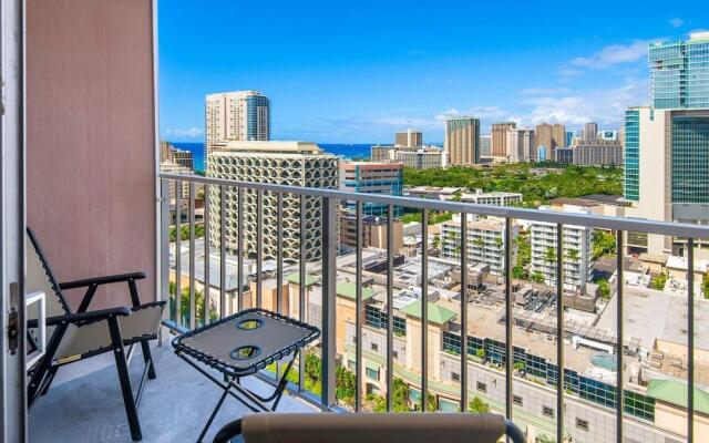 Marine Surf Waikiki w/ Beach Gear & Parking!