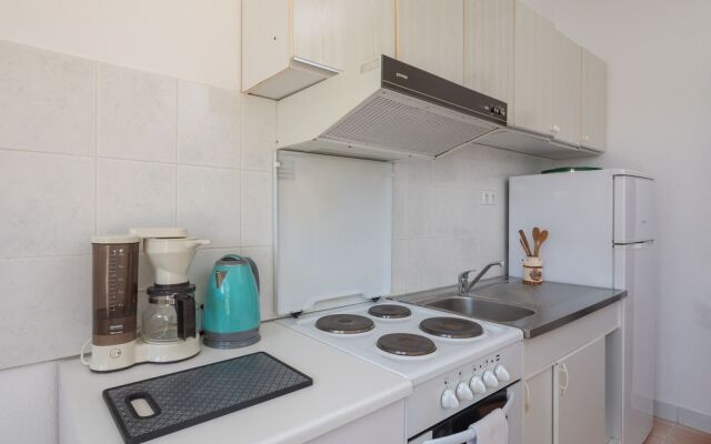 A2 - apt Near Beach w Patio, Parking and Grill