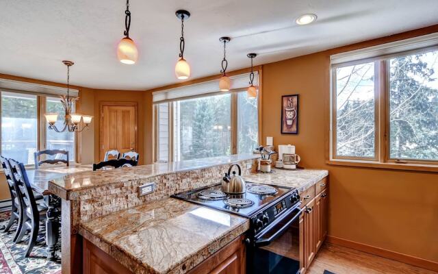 3bdr Condo-master Fireplace, Upgraded Kitchen, Kids Ski Free 3 Bedroom Condo by RedAwning