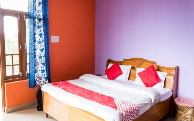 OYO 13881 Home Majestic Hill View 1BHK Naddi