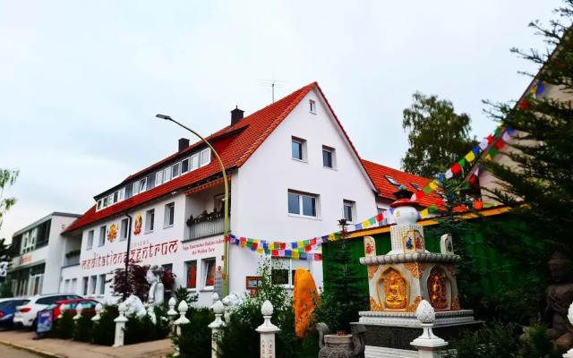 Seminarhaus Arya Maitreya