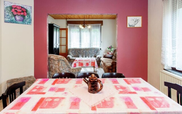 Quaint Holiday Home With Fenced Garden in Manhay