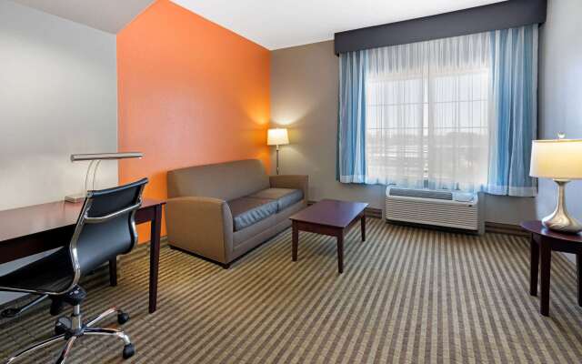 La Quinta Inn & Suites by Wyndham Houston Bush Intl Airpt E