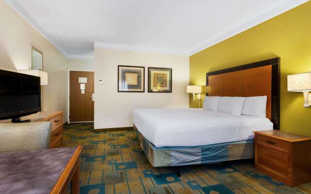 La Quinta Inn & Suites by Wyndham St. Pete-Clearwater Airpt