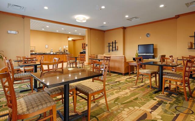 Best Western Plus Rose City Conference Center Inn